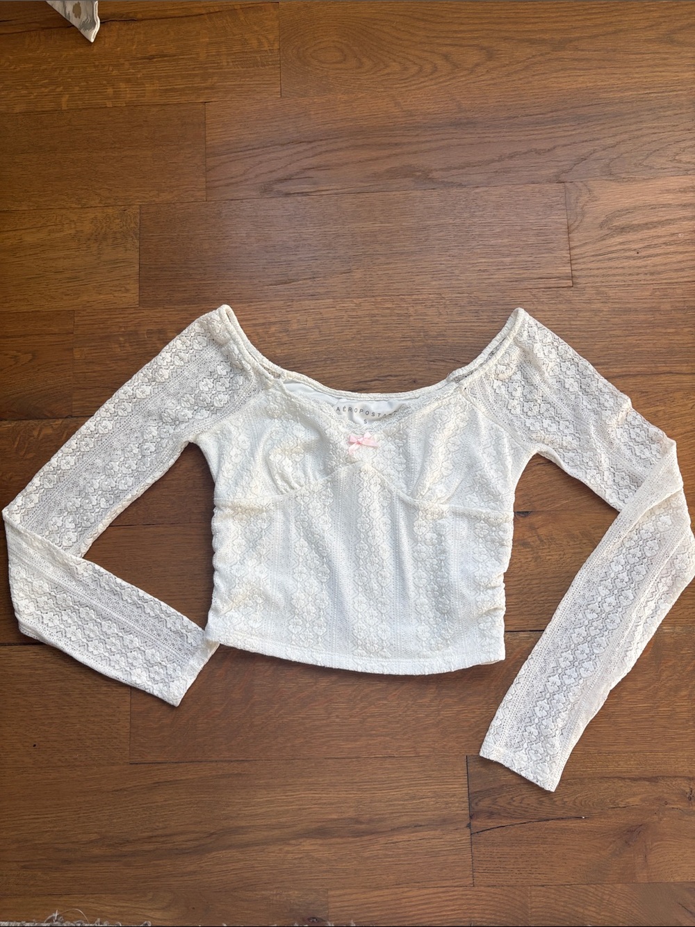 AEROPOSTALE Women's White Lace Long-Sleeve Crop Top pink bow